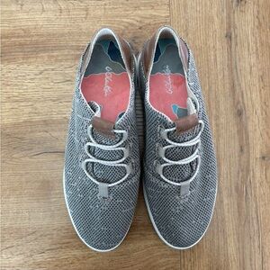 OluKai Knit Sneakers Women’s Size 6.5 Comfort Shoes